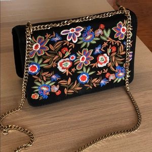 Flower Chain Sling bag
